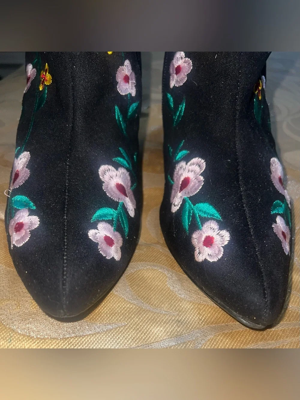 Chase & Chloe Black Floral Embroidered Ankle Booties Size 10